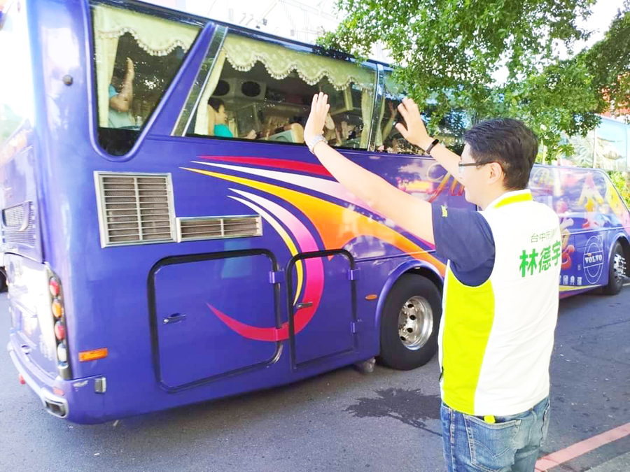 疫情趨緩國旅夯  民代紛恢復起早貪黑