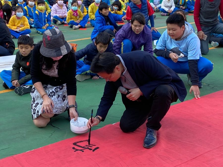 南屯國小春節獲得 童心戲墨 迎春納福
