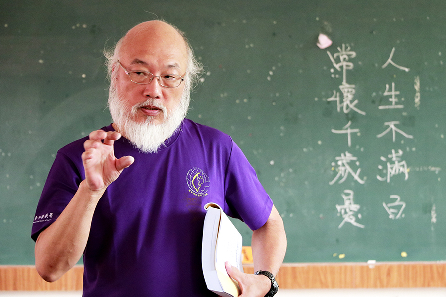 廖忠信帶嶺東志工團 深耕泰北 12 年