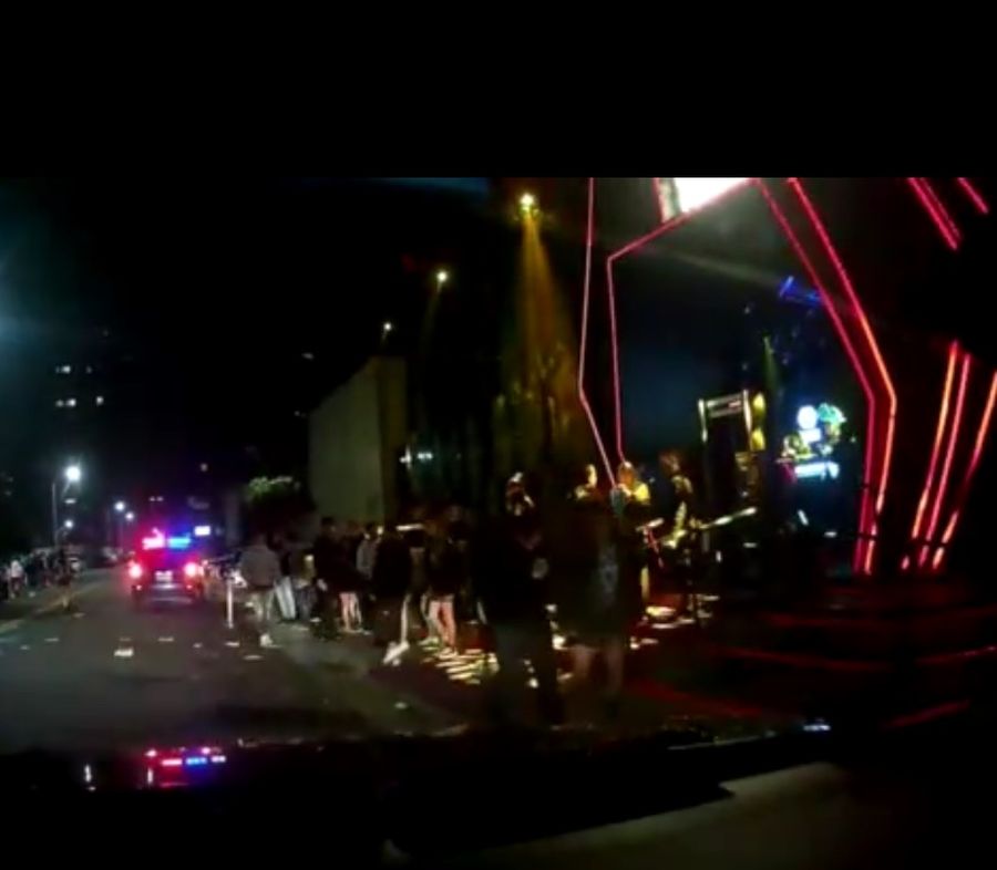 台中夜店客人打群架 員警使用辣椒水制止