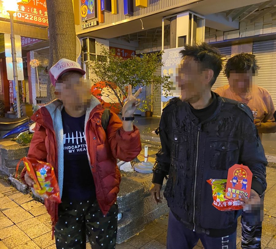 春節關懷街友大送暖　警協助街友及時返鄉過節