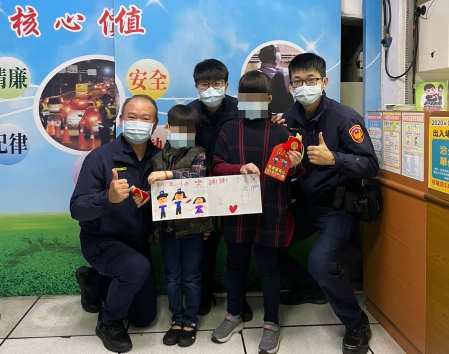 幼童送警平安符  民眾家園「警」來守護