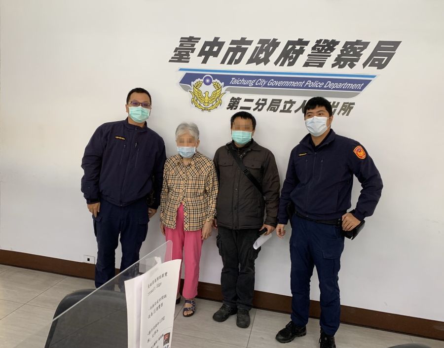 耐心暖警助返家　迷失婦：別人會以為我犯罪