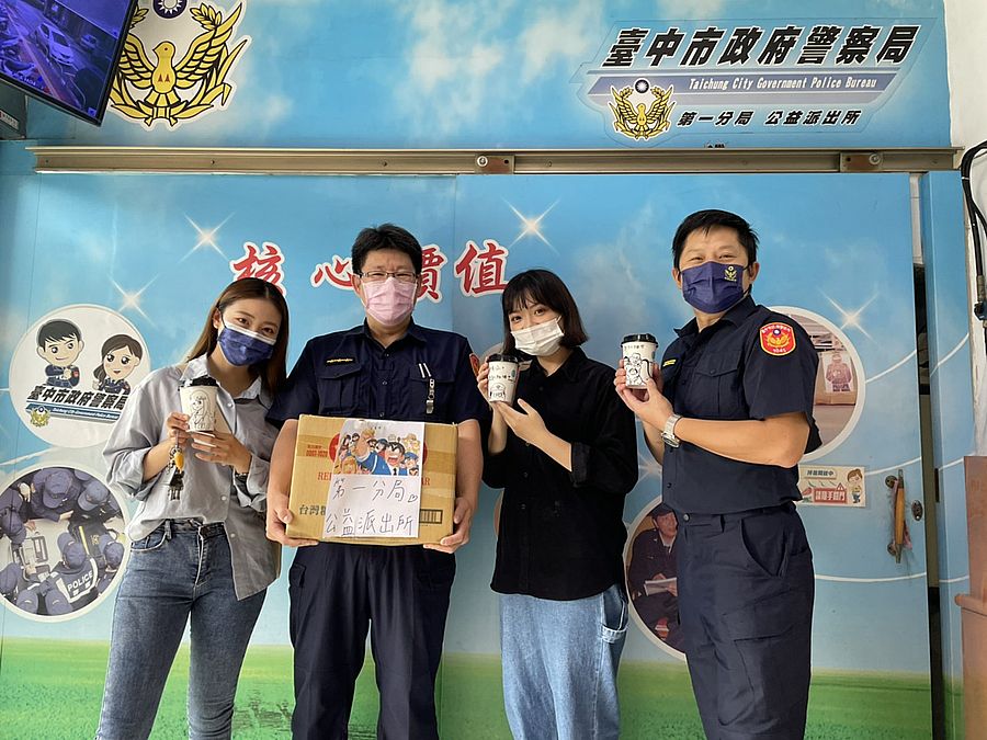 暖心咖啡替抗疫警打氣　Ｑ版手繪咖啡杯超吸睛