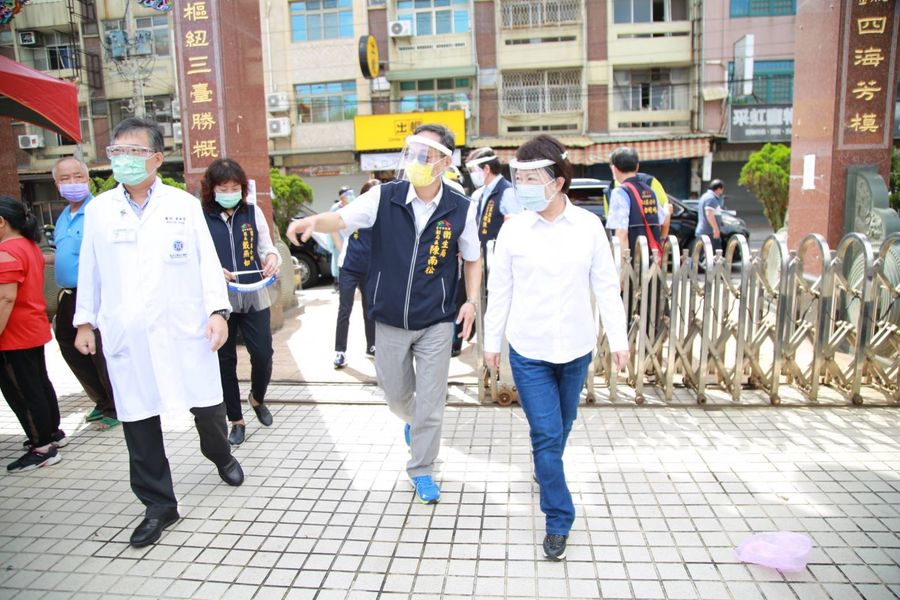 龍井群聚案新增確診 盧秀燕視察前進指揮所斷傳播鏈