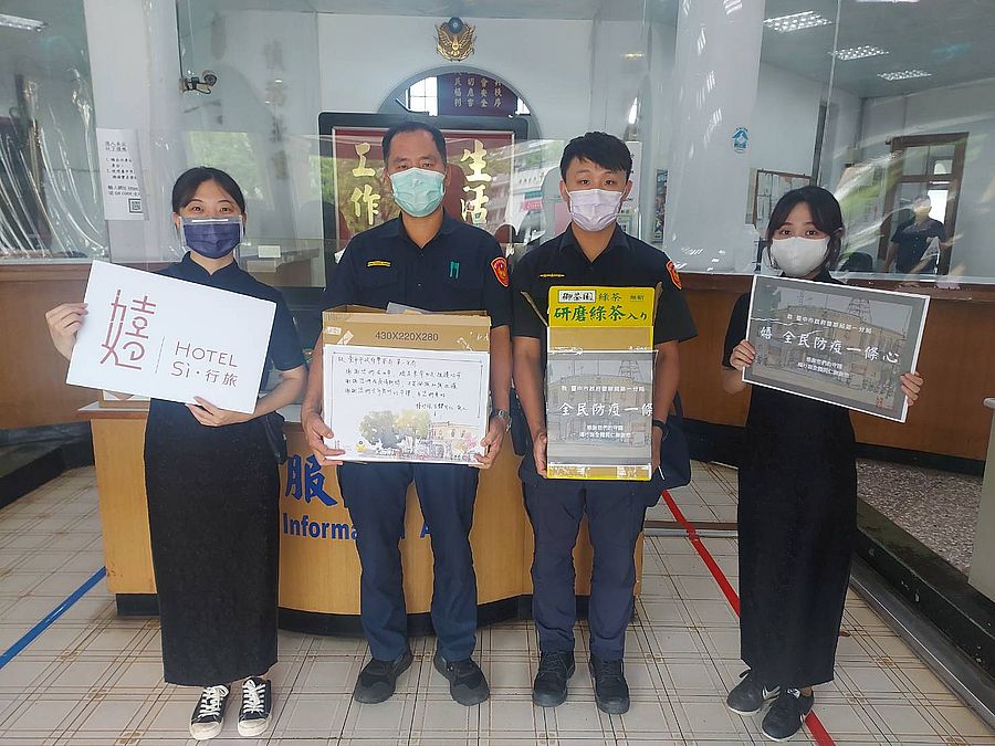 旅宿業者送點心飲料給警察 　還手寫卡片加油打氣