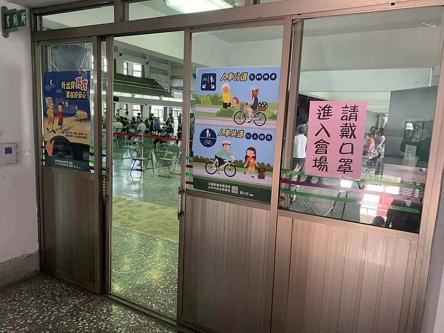 打疫苗不忘關懷長輩　西屯派出所宣導行的安全