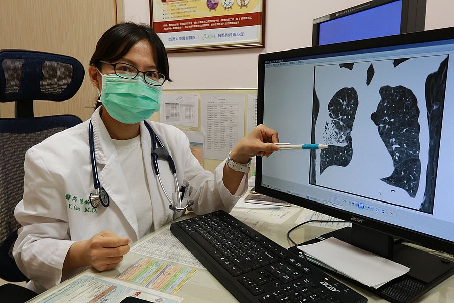 老菸槍疫情期間發燒急送醫　嚇壞醫護與親友