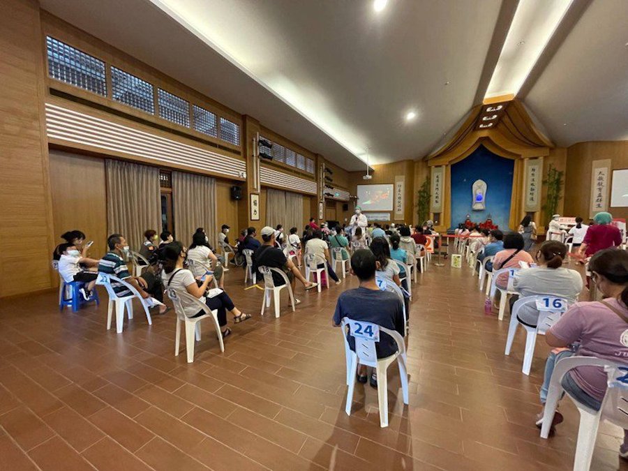 屏東88人莫德納二劑烏龍誤打成AZ   8人出現身體不適掛急診