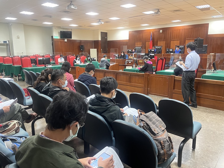 臺中地區國中小教師法律研習營 用法庭模擬及案例解說 扎根法治教育