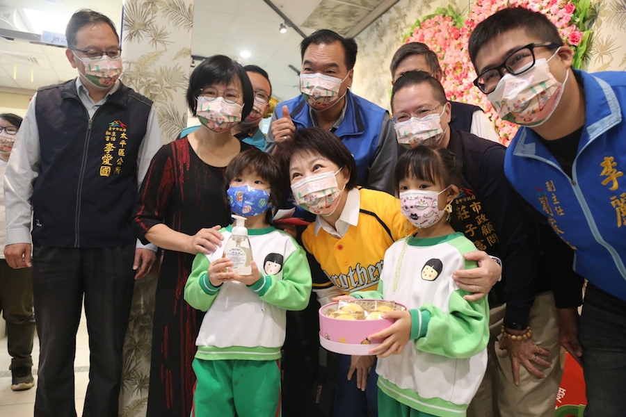 五倍券怎麼花？ 盧市長挺身障買糕點捐非營利幼兒園