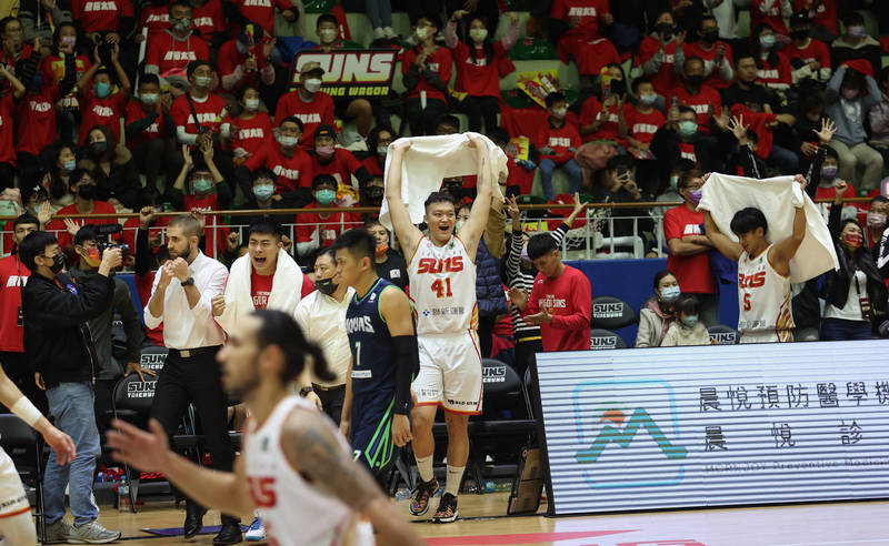 台中葳格太陽大逆轉93 : 88  KO 高雄全家海神