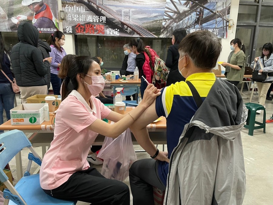 中市疫苗五箭齊發 力拚單週40萬人次接種