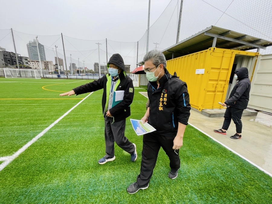 視察台中西屯8人制足球場工程 運動局長：力推足球運動邁向國際