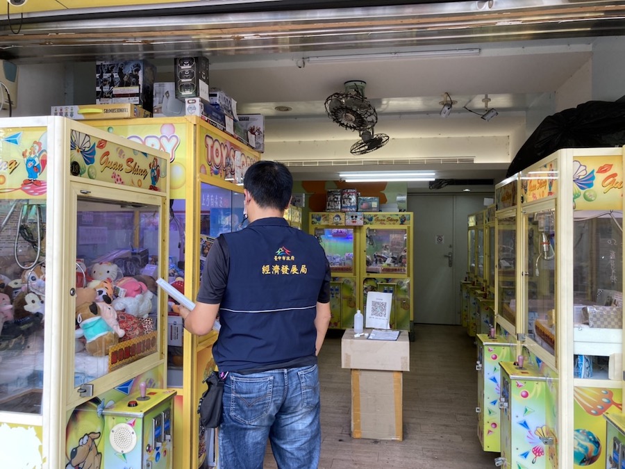 夾娃娃機店須離國中小50公尺以上 中市自治條例議會三讀通過 違者最高罰10萬元