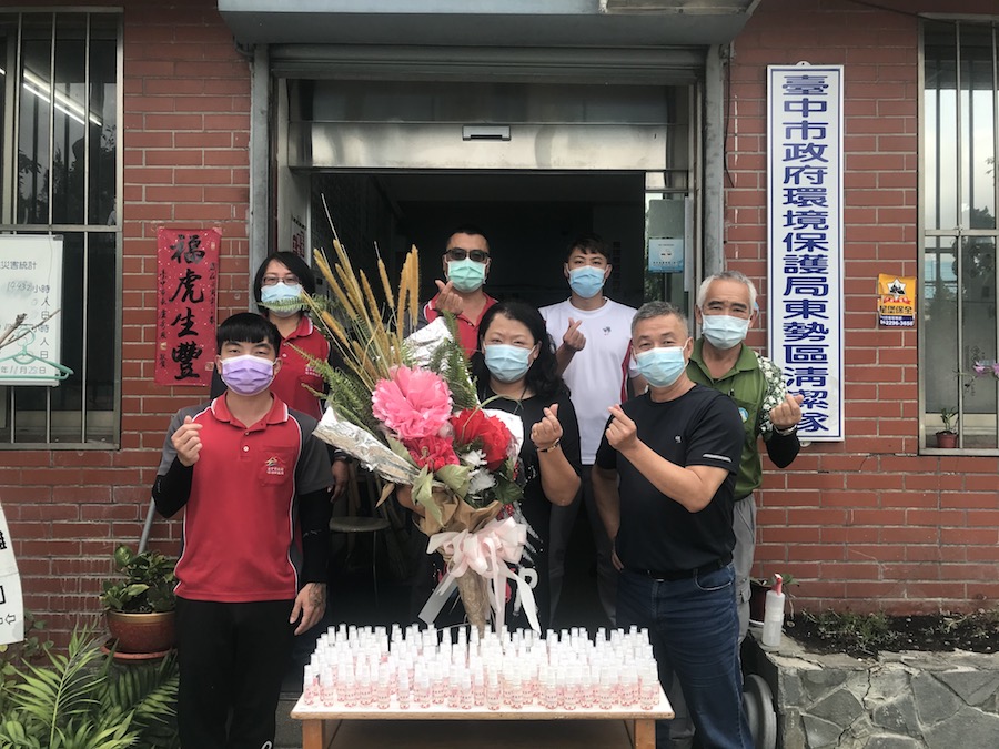 中市東勢清潔隊贈防疫酒精瓶 限量200份謝謝媽媽