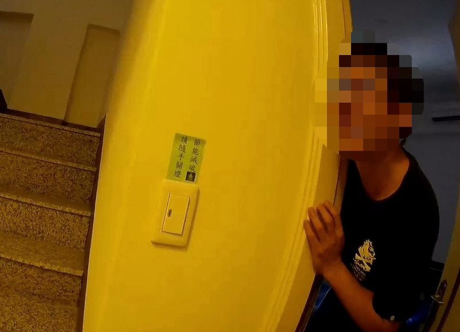 住戶受困房內呼喚求救 中四大墩警即刻救援！