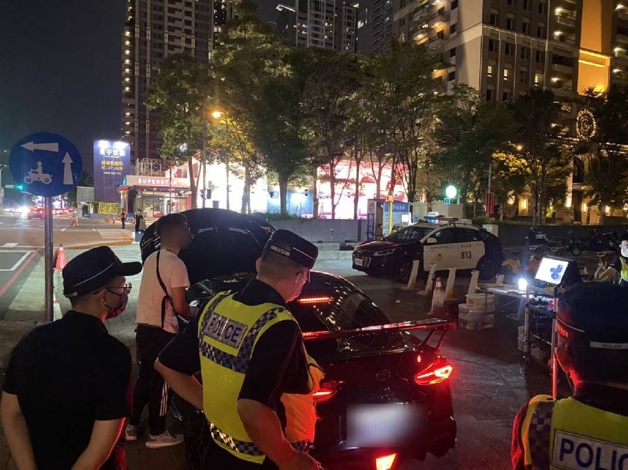 中警六分局封閉式路檢還「靜」於民  深夜炸街車輛無所遁形