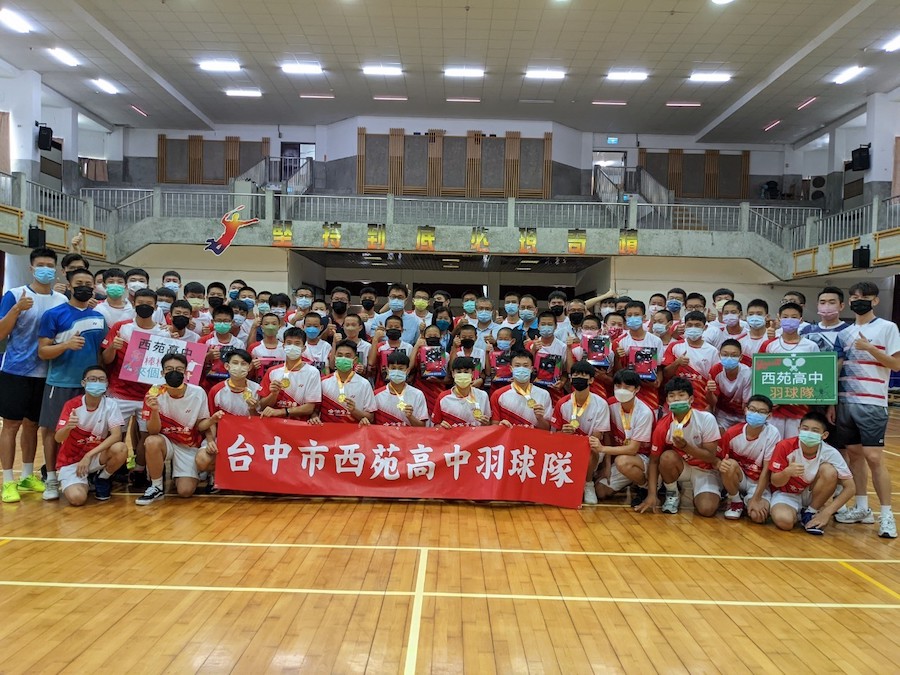 111年全中運 教育局為西苑高中羽球高男團封王喝采
