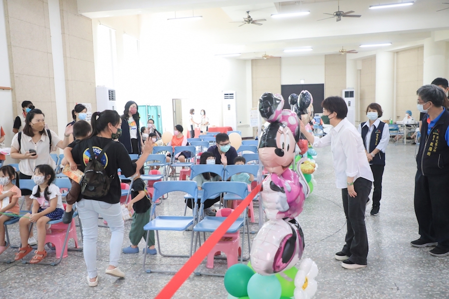 中市BNT嬰幼兒快打站啟動 盧市長：加速提升幼兒防護力