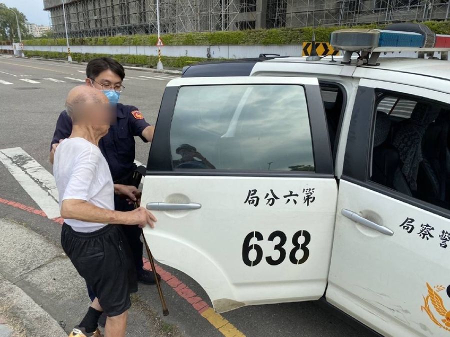 9旬迷途翁徘徊中央公園 何安警熱心跨轄送返家