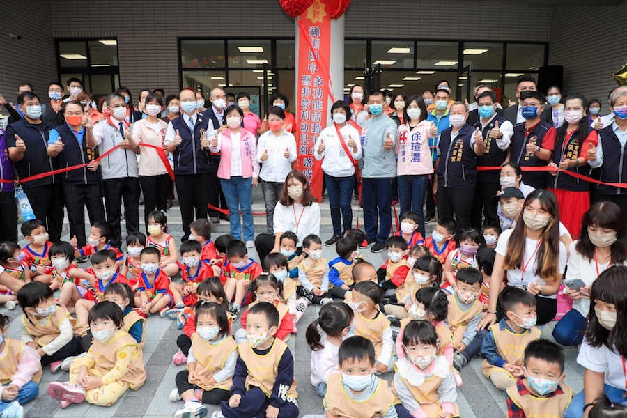 神圳國中活動中心暨幼兒園教室啟用 盧市長：新設公幼提供更好教育