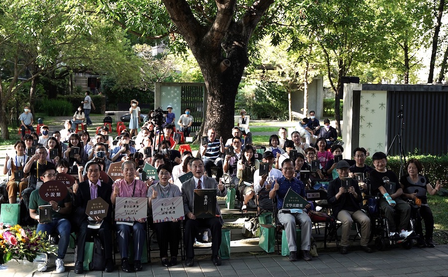 第11屆台中文學獎廖振富獲頒貢獻獎 黃副市長盼人文精神代代傳承