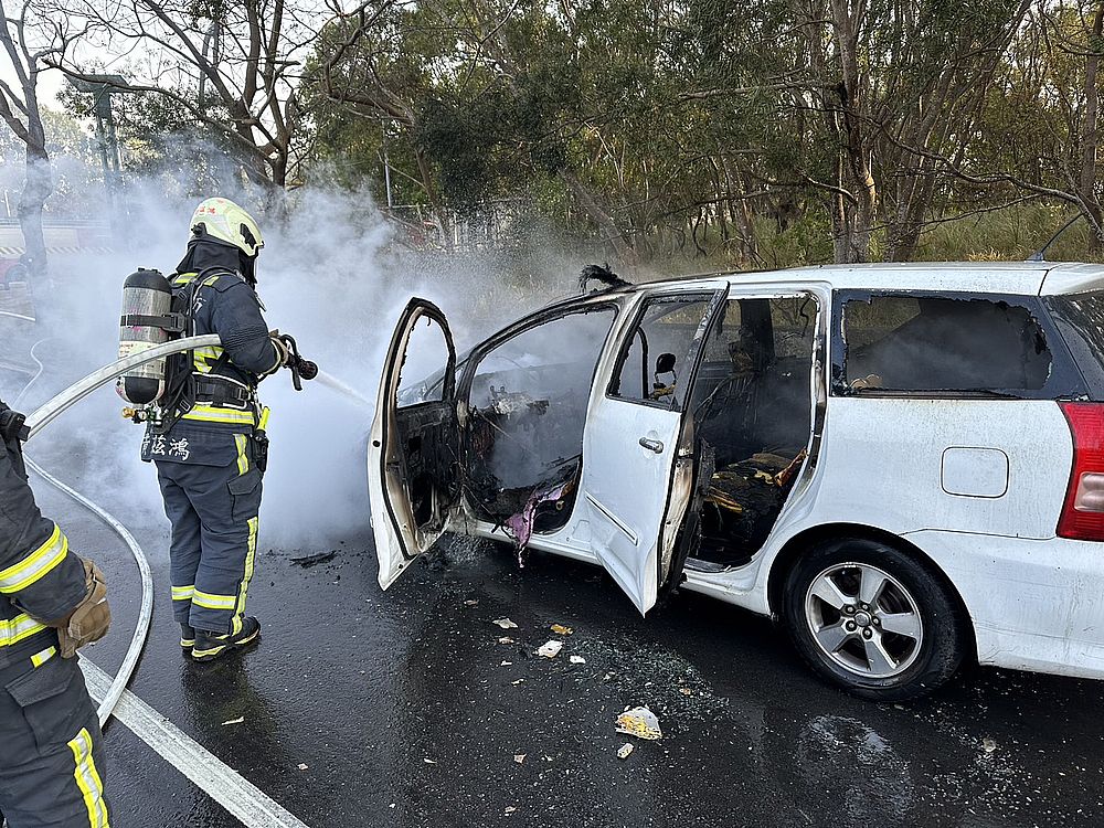 大誌大條 酒駕上路火燒車 駕駛驚嚇烙跑被逮
