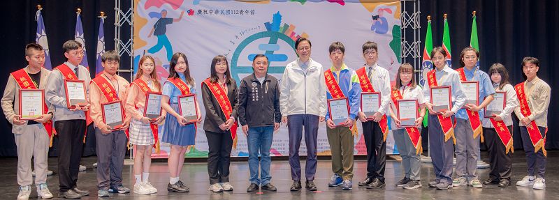 青年節前夕 張善政表揚45位桃園市優秀青年 - 新一代時報