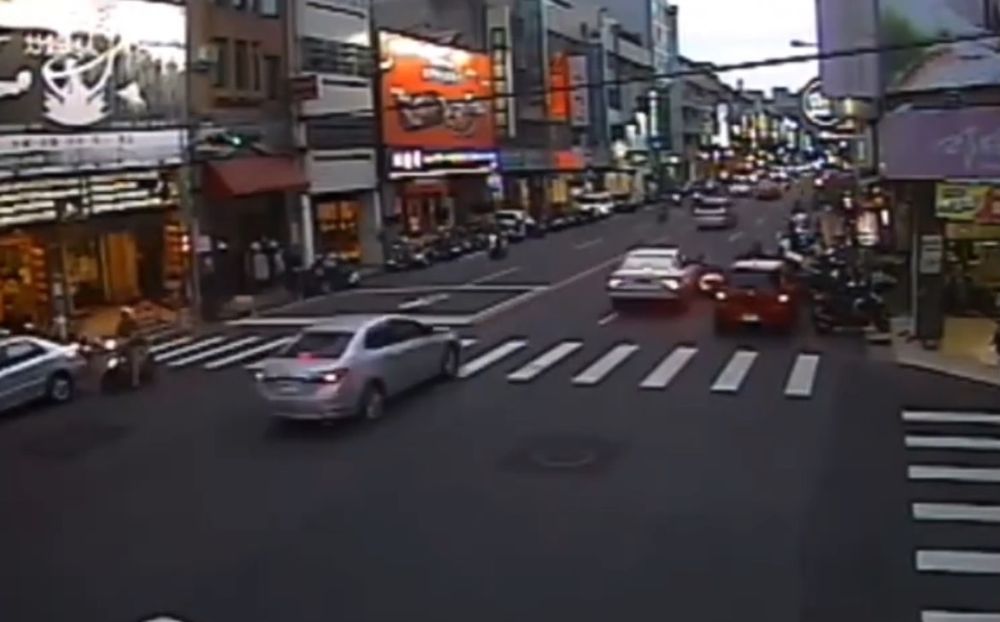 酒駕男撞機車心虛落跑 3名熱心民眾助警逮獲