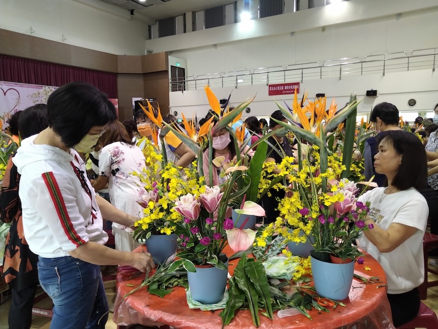 行銷在地花卉！  中市農業局推廣社區花藝活動迎接溫馨五月
