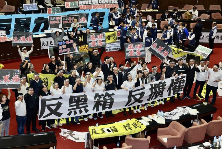 綠拖延國會職權修法 藍質疑不讓賴赴立院