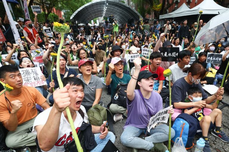 複製太陽花 立法院場外40民團串連聲援