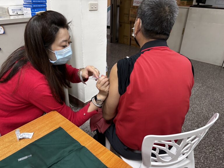 國內流感及COVID-19疫情持續升溫  中市衛生局籲請市民落實自我保護