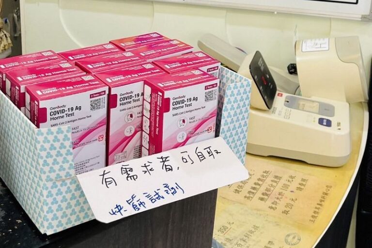新冠疫情上升 基隆22家診所免費索取快篩