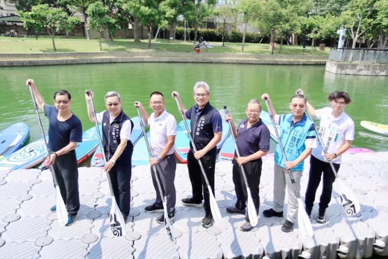 SUP立槳豐原葫蘆墩歡樂登場 中市運動局長：鼓勵運動享受幸福台中