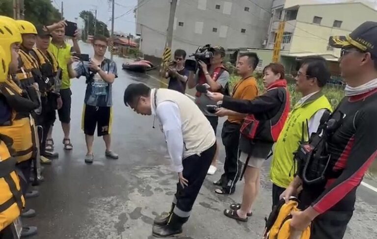 台南多處淹水 黃偉哲勘災盼少些政治口水