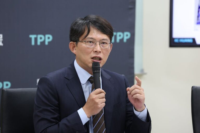 憲法法庭裁准暫時處分 黃國昌：須接受歷史審判