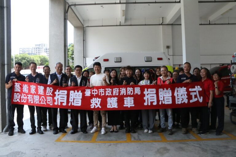 強化中市太平救護量能！ 「藝術家建設」捐贈消防局救護車