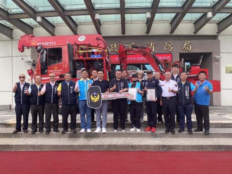 救災新戰力！ 中市消防局獲贈「特殊地形越野救災車」 鄭副市長：打造更安全生活環境
