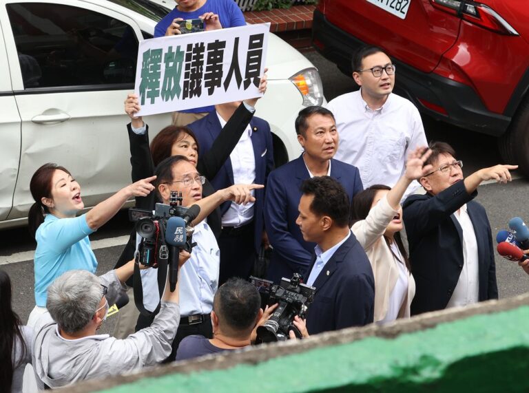 綠委囚禁議事人員 藍黨團告發妨害公務等罪