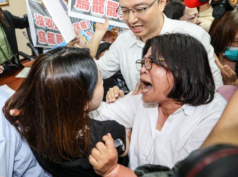 綠阻擋選罷法草案 爆衝突