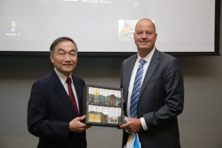 AI浪潮席捲全球 黃副市長率團訪美國微軟總部深化台中數位轉型