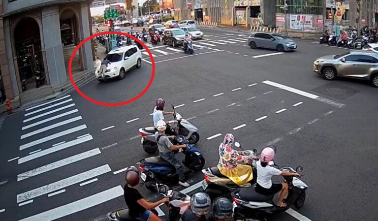 行人趴在行駛車輛車蓋上    警方追查究辦
