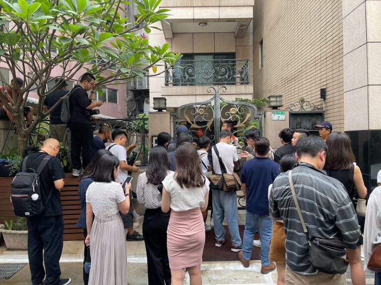 柯住處遭搜索 柯母：我的小孩一定是清白的