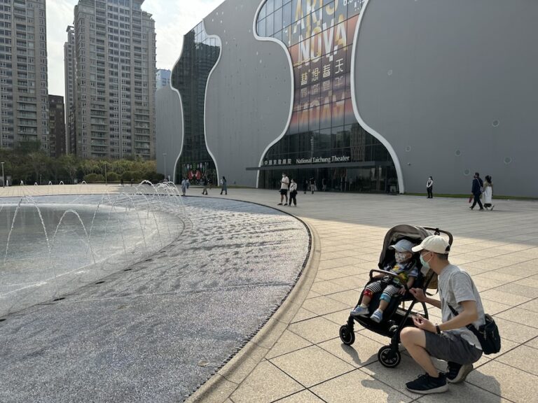 爸爸育兒不缺席！ 中市府建構友善職場環境