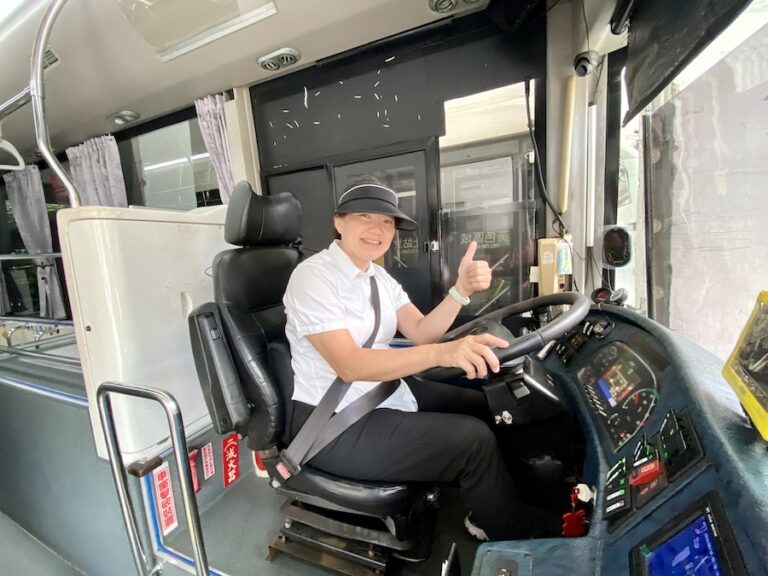 從拿鍋鏟到握方向盤  中市女公車駕駛：不要小看自己