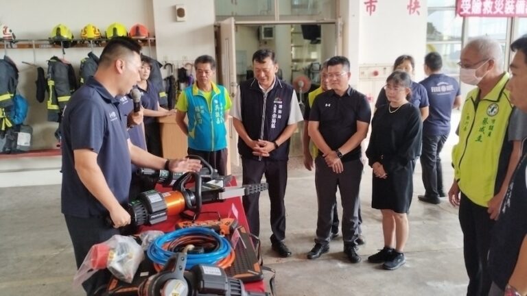提升消防救災能量 精林國際有限公司捐贈中市消防局救援裝備