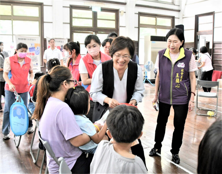 中秋節關懷慰問弱勢 彰化縣長王惠美下鄉送愛心