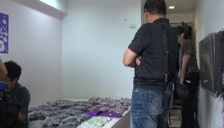 中警強力掃蕩網路販毒團 查扣毒品數千包